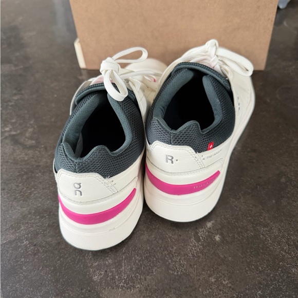 Women's THE ROGER Advantage Shoes Ivory and Pink - Picture 4 of 6